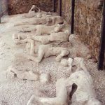 Nejsmutnější pocit máte, když vidíte modely těl lidí v křečích, protože nestihli uniknout a zůstali doma, schoulení v koutech domova a čekající, co bude.